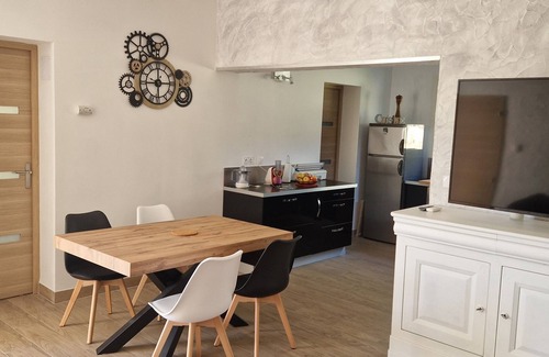 Serra-di-Ferro House | House offering 2 apartments for your EXCLUSIVE USE 4 klms from the beaches
