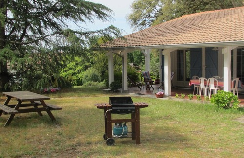 Saint-Julien-en-Born House | House on airial on the edge of forest near ocean