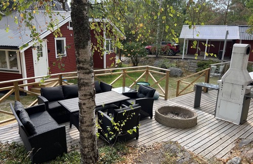 Ingaro House | House on Ingarö, close to nature, lake and sea, family-friendly environment