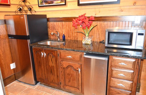 Groveoak House | House on Lake Guntersville Main Channel - Near Waterfront Grocery