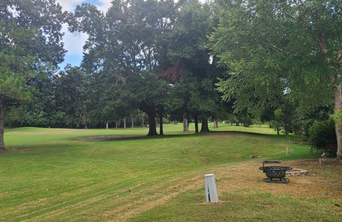 Alachua House | House on the 1st fairway. Close to FSU & Gainesville. Pet friendly.