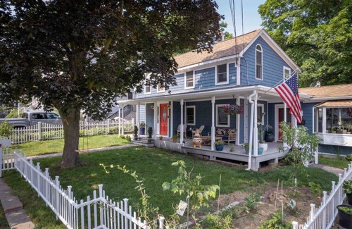 Highland Falls House | House on the Babbling Brook- Quiet 2BR + King Bed!