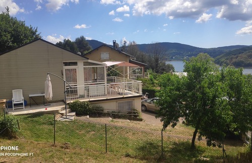 Nages House | HOUSE ON THE EDGE OF LAOUZAS LAKE