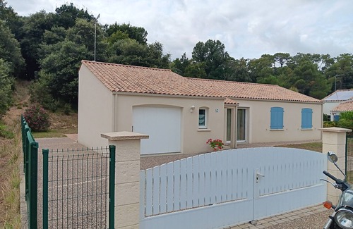 Les Conches House | House on the edge of a forest 1 km from the sea