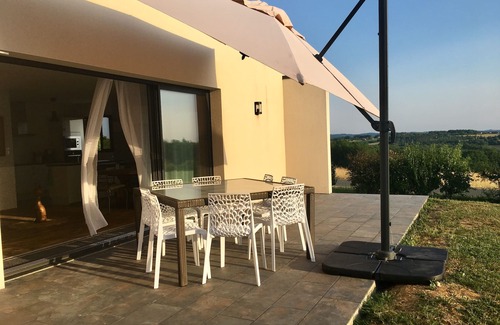Le Roc House | House on the heights of ROC with swimming pool