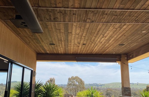 Redcastle House | House On The Hill - Heathcote Getaway