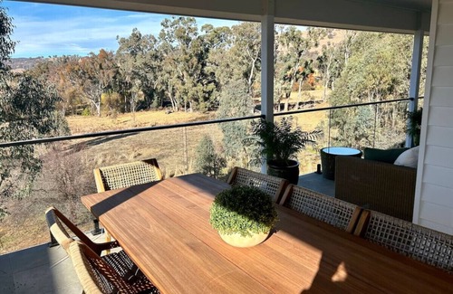 Wodonga Apartment | House on the Hill - with VRBO