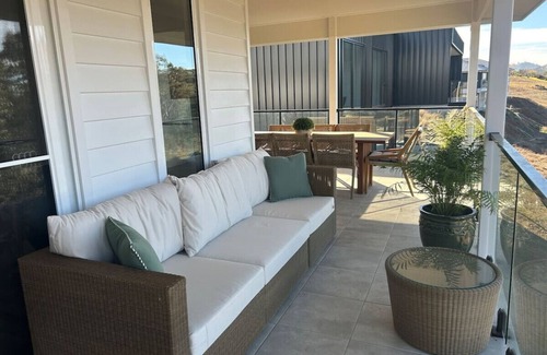 Wodonga Apartment | House on the Hill - with VRBO