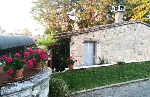 Puyguilhem House | House or room close to plum village Upper Hamletnn