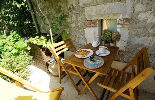 Puyguilhem House | House or room close to plum village Upper Hamletnn