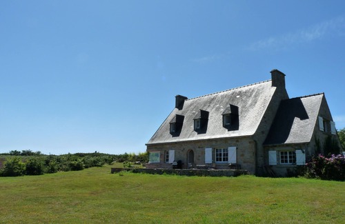 Crozon House | House overlooking the sea, at Le Menhir in Crozon