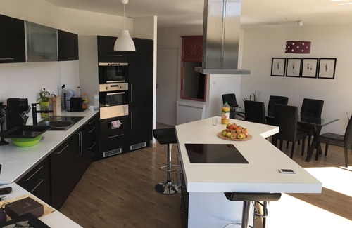 Saint-Hippolyte House | House, panoramic view, swimming pool, south-facing.