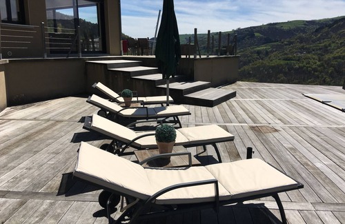 Saint-Hippolyte House | House, panoramic view, swimming pool, south-facing.