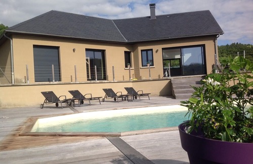 Saint-Hippolyte House | House, panoramic view, swimming pool, south-facing.