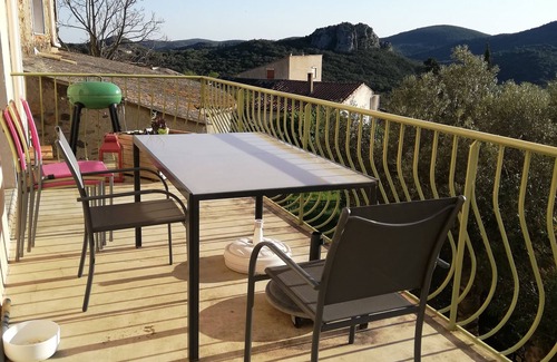 Vailhan House | House, panoramic view, lake, green setting, hiking.