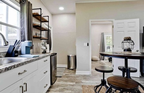 Bradenton House | House plus Guest House.*5BD/4BA!* Heated Pool and Hot Tub.minutes to beaches