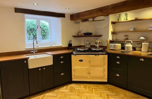 Caldbeck House | House - Sleeps 10, Pet friendly & Parking