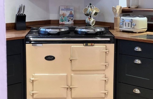 Caldbeck House | House - Sleeps 10, Pet friendly & Parking