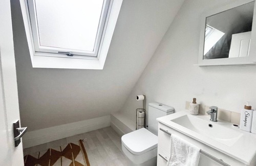 Petham House | House - Sleeps 12 - Hot tub - Pool table - Parking