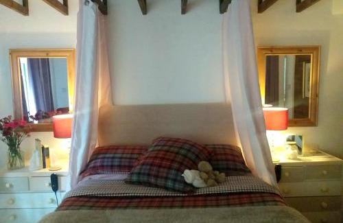 Hull House | House - Sleeps 2 pet friendly & free parking