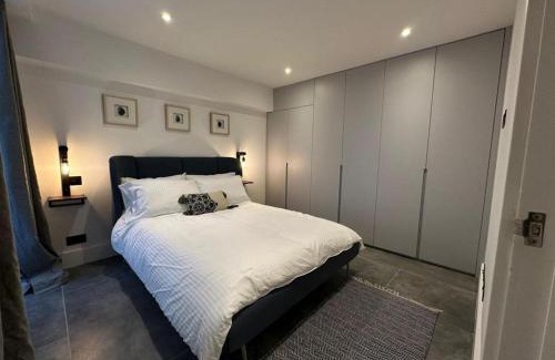 Brondesbury House | House - Sleeps 4 & Free Parking