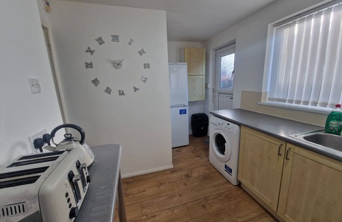 Wallsend House | House - Sleeps 4 - Garden - Parking