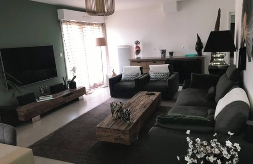 Bois-d'Arcy House | House sleeps 6 - 2 800€/semaine
