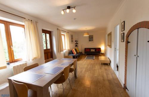 Brece Apartment | House - Sleeps 6 - Parking - Garden