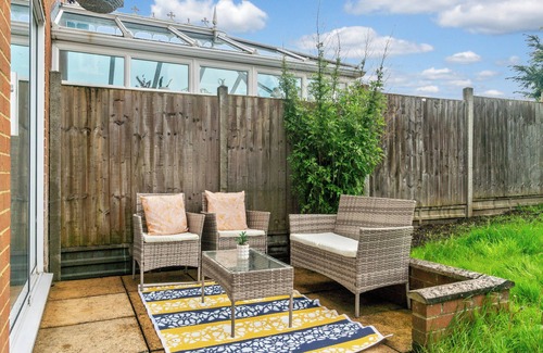 Willesborough House | House - Sleeps 7 - Garden - Parking