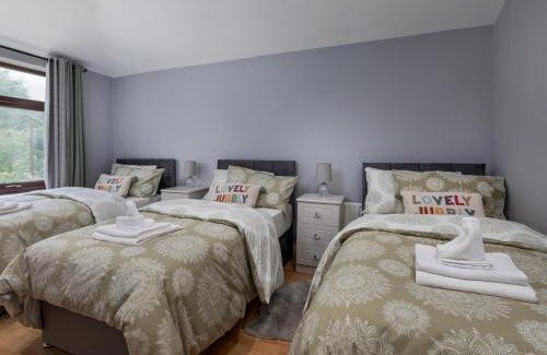 Sheffield House | House -Sleeps 8 parking suitable for contractors