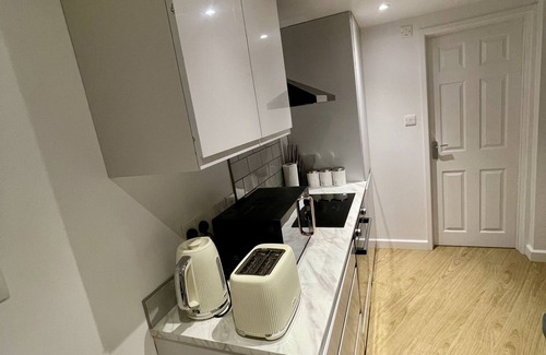 Cheltenham House | House - Spacious Quality Double Room - Rentals