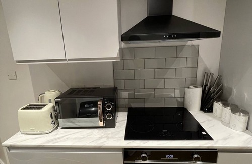 Cheltenham House | House - Spacious Quality Double Room - Rentals