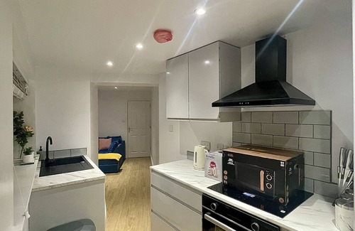 Cheltenham House | House - Spacious Quality Double Room - Rentals