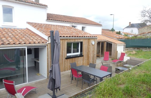 Talmont-Saint-Hilaire House | House Townhouse with terrace and enclosed garden near town center