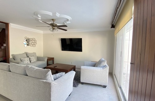 Ferrocarrilera House | HOUSE TWO STREETS FROM THE MALECON HEATED POOL