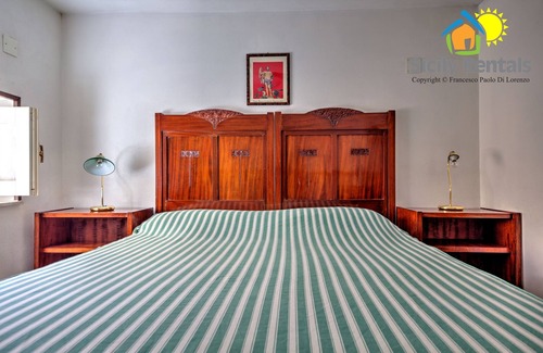 Ustica Apartment | House very close to the central square