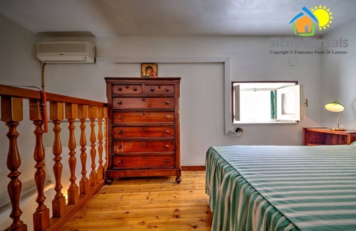 Ustica Apartment | House very close to the central square