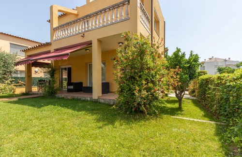 Sant Pere Pescador Ski Chalet | House Violant - Garden, pool, barbecue, corner office, wi-fi, garage