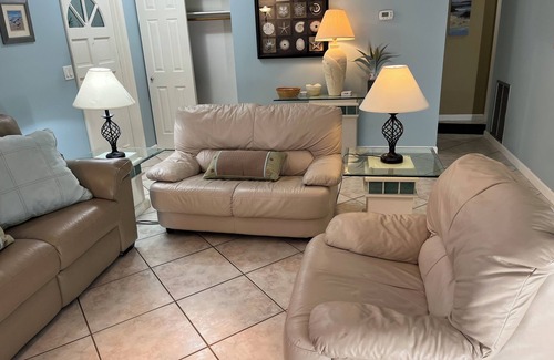 South Venice House | House w/pool & spa near North Manasota Beach. 2-bedroom 2 Bath w/AC & WiFi