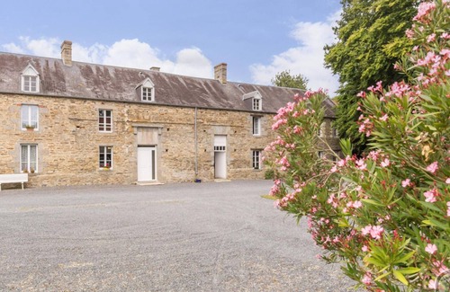 Hauteville-la-Guichard Cottage | House with Garden, Pets allowed