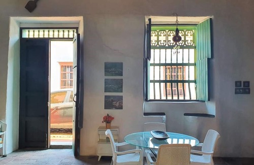 Guayabal House | House with a great pool near the historic center!