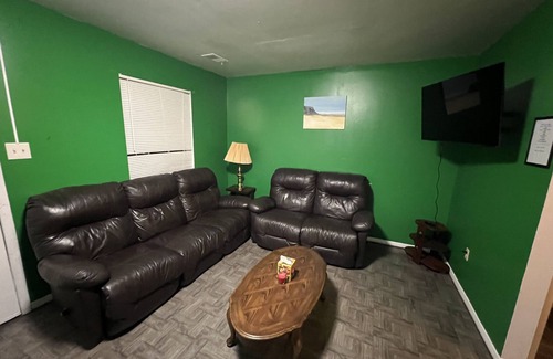 Annapolis House | House with 3 beds 2 bedrooms and backyard