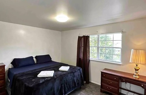 Annapolis House | House with 3 beds 2 bedrooms and backyard
