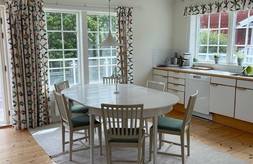 Stromstad House | House with a light interior, on a little island