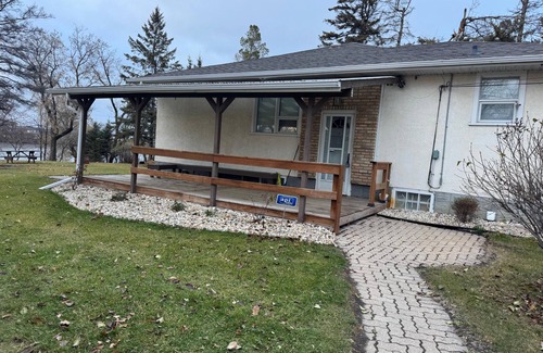 West St. Paul House | House with a River Back Location