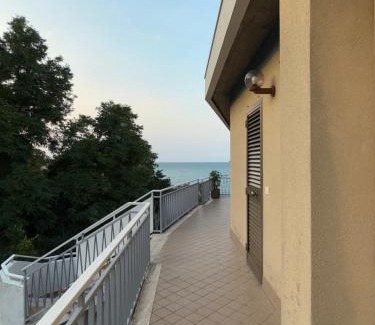 Ortona Apartment | House with a terrace overlooking the sea