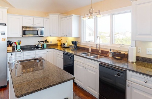 Salvo House | House with central AC, private Pool, washer/dryer, & pool table