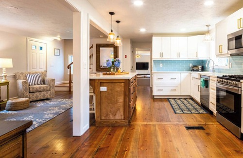 Brewster House | House with Cottage in quaint Brewster, Central to Cape Attractions and Beaches