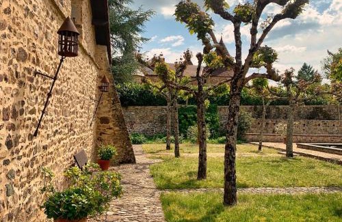 Saint-Pierre-de-Frugie House | House with a private hot tub and medieval garden