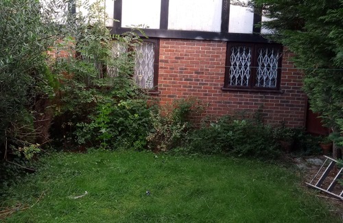 Seven Kings House | House with garden and private parking space